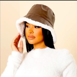 CHOCOLATE FUR LINED BUCKET HAT